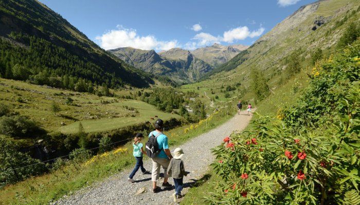 En randonnée vers le Saut du Laïre